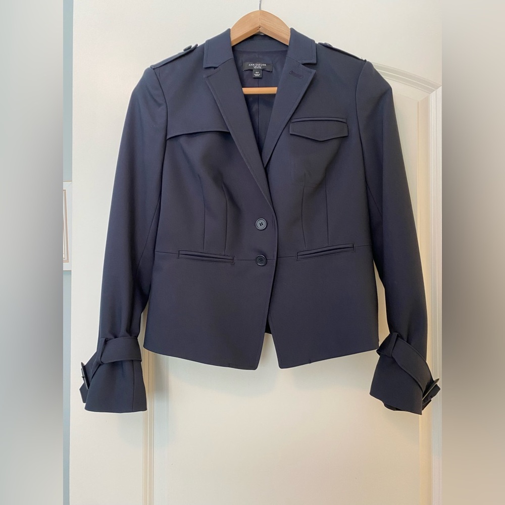 Ann Taylor women’s jacket.  Used 4P. Lined